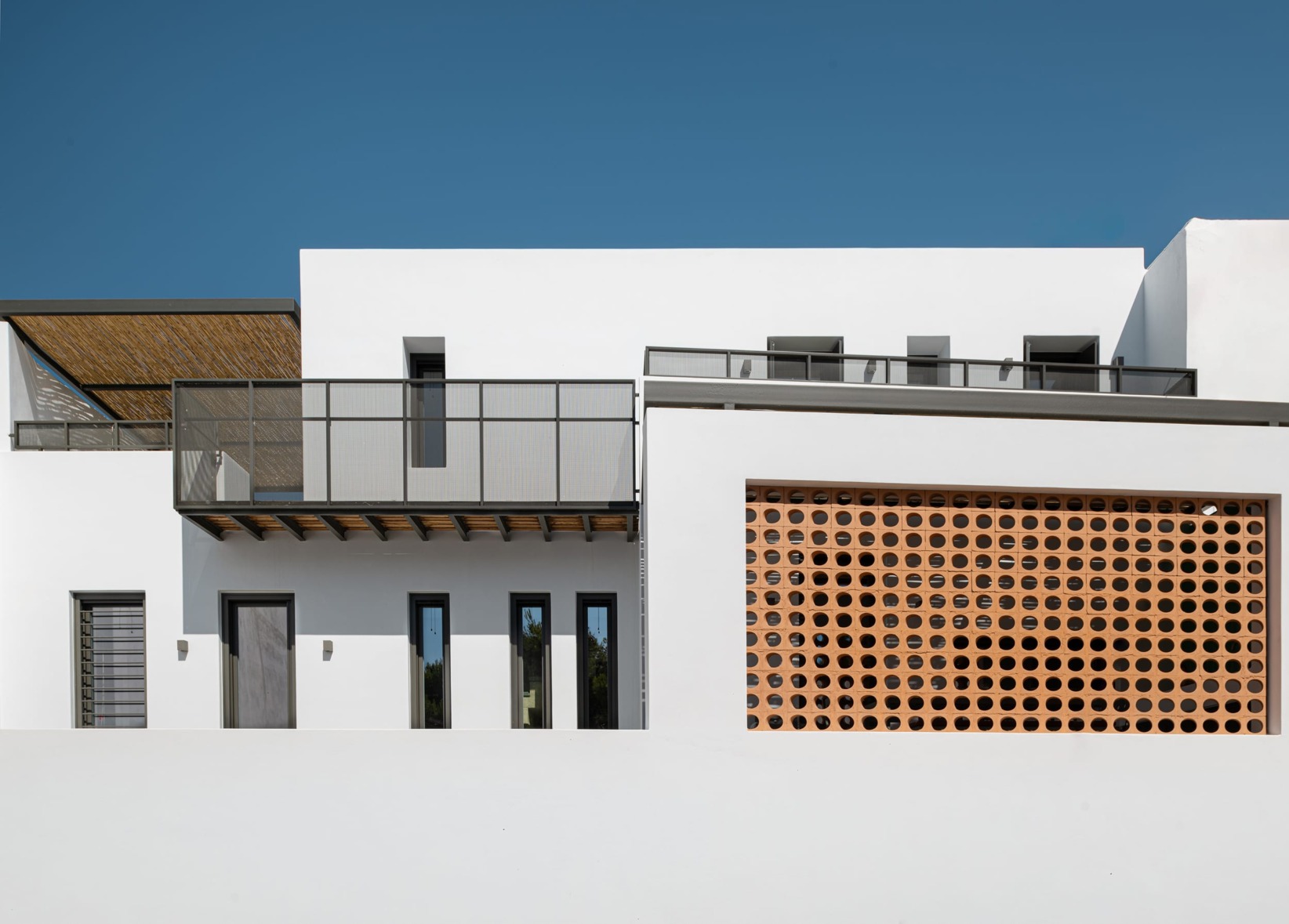 Evripiotis Architects-Pine House is completed!
